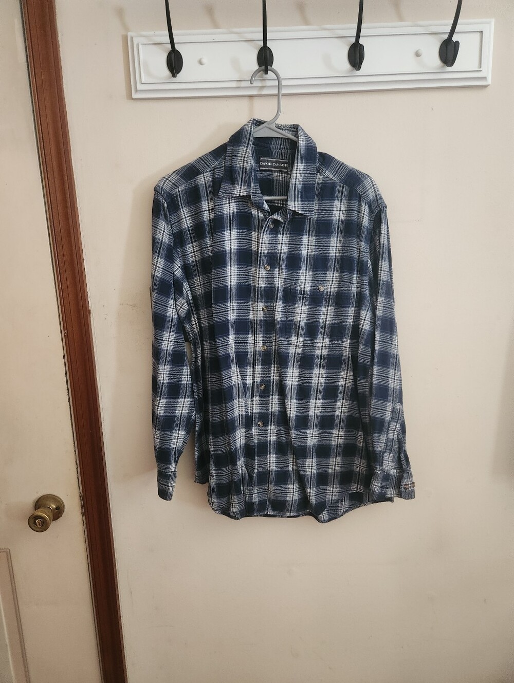 🎉 Men's Blue & White Plaid Buttondown